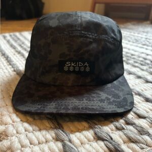 Skida Brim Hat Brushpile